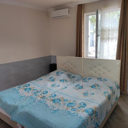 Guest House Koba Batumi Exterior photo