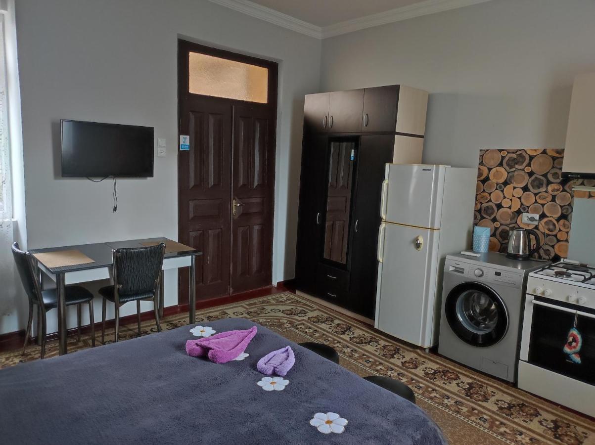 Guest House Koba Batumi Exterior photo
